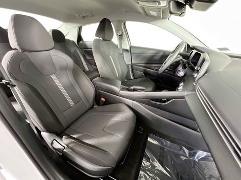 Used 2024 Hyundai Elantra SE image 26