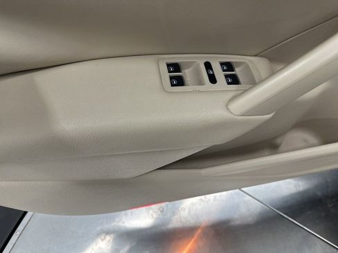 Used 2014 Volkswagen Passat 1.8T SE image 11