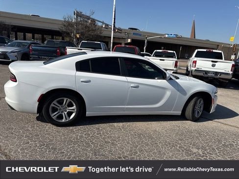 Used 2018 Dodge Charger SXT image 5