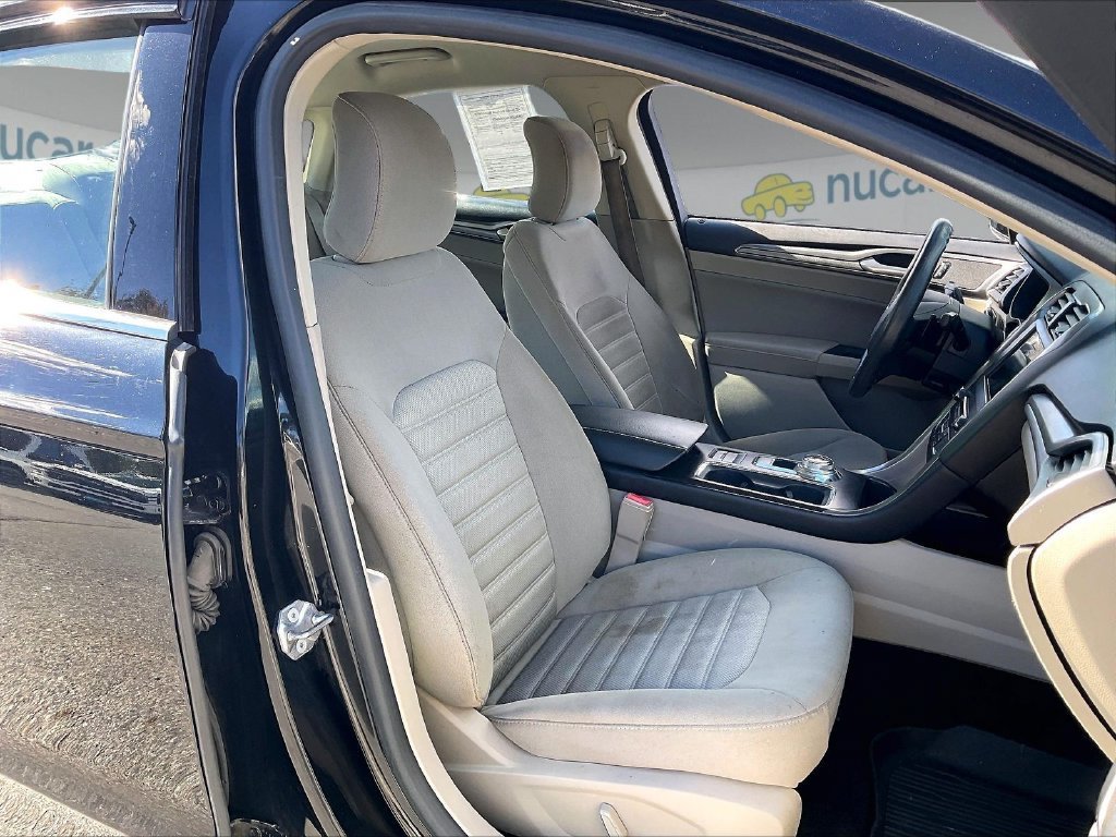 Used 2018 Ford Fusion SE w/ Fusion SE Technology Package FWD image 10