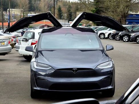 Used 2023 Tesla Model X Plaid image 3