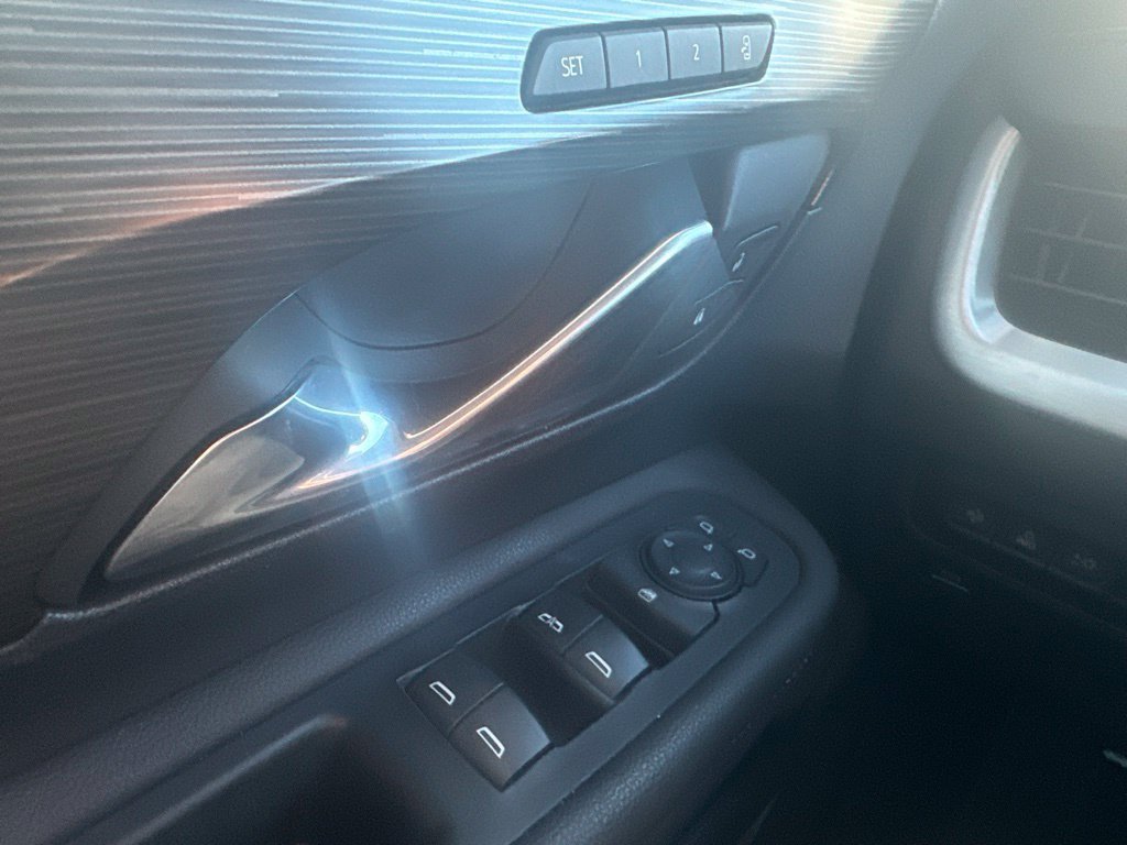 Used 2023 GMC Terrain SLT w/ Tech Package FWD image 20