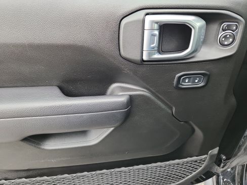 Used 2024 Jeep Wrangler Unlimited Rubicon w/ Convenience Group image 8