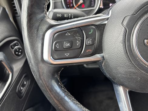 Used 2020 Jeep Gladiator Overland AWD/4WD image 19