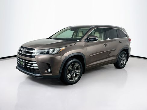 Used 2017 Toyota Highlander Limited Platinum AWD/4WD image 3