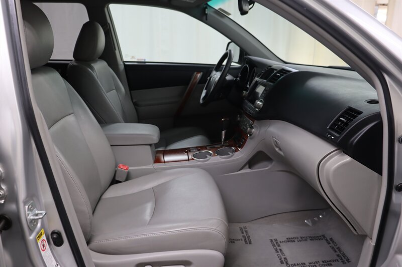Used 2010 Toyota Highlander Limited AWD/4WD image 21