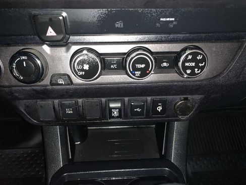 Used 2020 Toyota Tacoma TRD Sport image 22