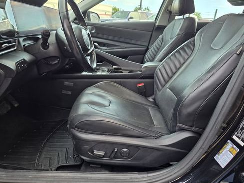 Used 2023 Hyundai Elantra Limited w/ Preferred Accessory Package FWD image 8