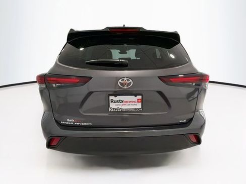 Certified 2025 Toyota Highlander XLE FWD image 6