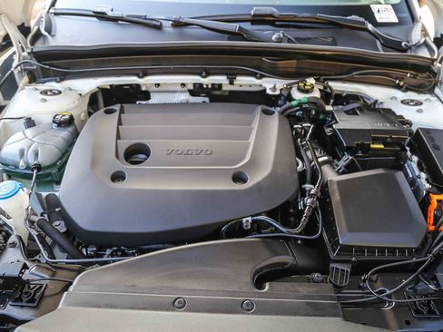 Certified 2025 Volvo XC40 B5 Ultra image 30