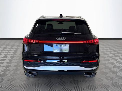 Certified 2025 Audi Q5 Premium w/ Convenience Package AWD/4WD image 6