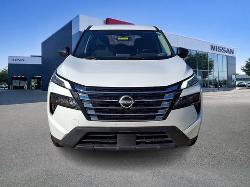 Used 2024 Nissan Rogue S AWD/4WD image 2