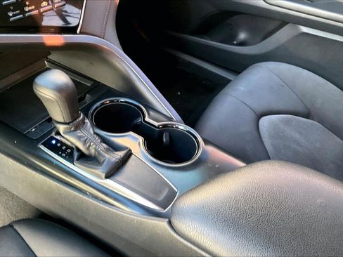 Used 2018 Toyota Camry LE image 15