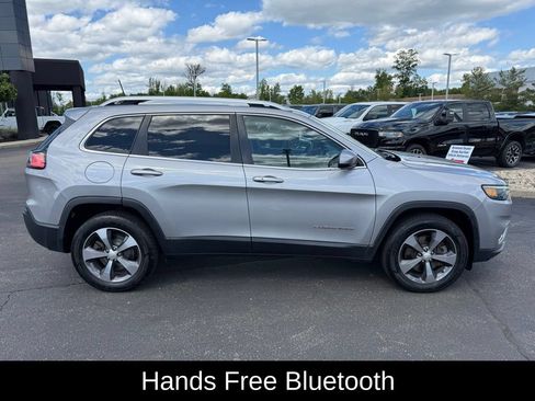 Used 2019 Jeep Cherokee Limited AWD/4WD image 2