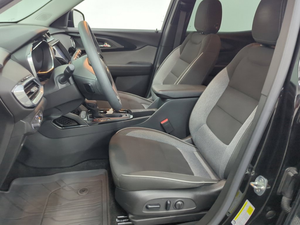 Used 2023 Chevrolet TrailBlazer LT w/ Convenience Package FWD image 9