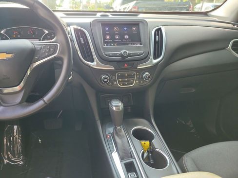 Used 2021 Chevrolet Equinox LT FWD image 16