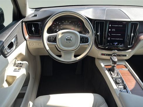Used 2021 Volvo XC60 T5 Momentum AWD/4WD image 18