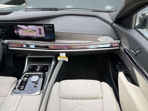 New 2026 BMW 740i w/ Premium Package RWD image 29