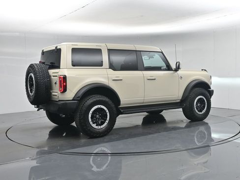 Certified 2025 Ford Bronco Outer Banks w/ Sasquatch Package AWD/4WD image 30