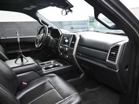 Used 2021 Ford Expedition XLT RWD image 2