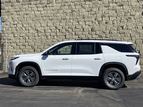 New 2026 Chevrolet Traverse LT image 2