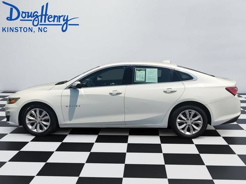 Used 2021 Chevrolet Malibu LT FWD image 2