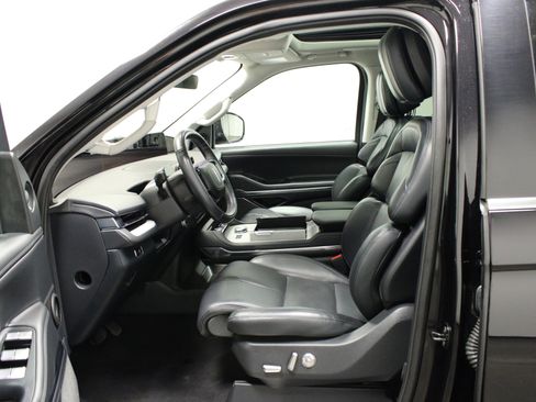 Used 2025 Lincoln Navigator Reserve image 22