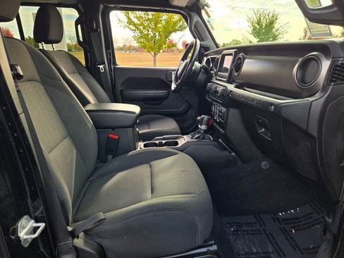 Used 2019 Jeep Wrangler Unlimited Sport S image 6