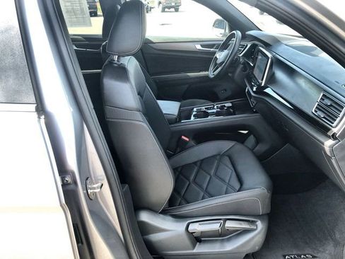 Used 2025 Volkswagen Atlas Cross Sport SE AWD/4WD image 23