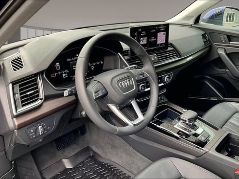 Used 2022 Audi Q5 2.0T Premium Plus w/ Premium Plus Package AWD/4WD image 17