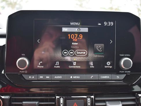 Used 2024 Nissan Pathfinder SV FWD image 38