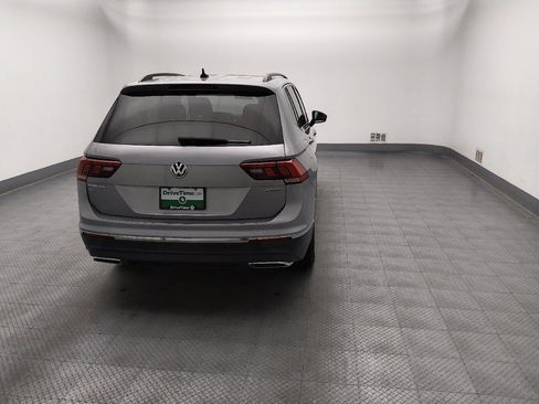 Used 2021 Volkswagen Tiguan SE w/ Panoramic Sunroof Package AWD/4WD image 7