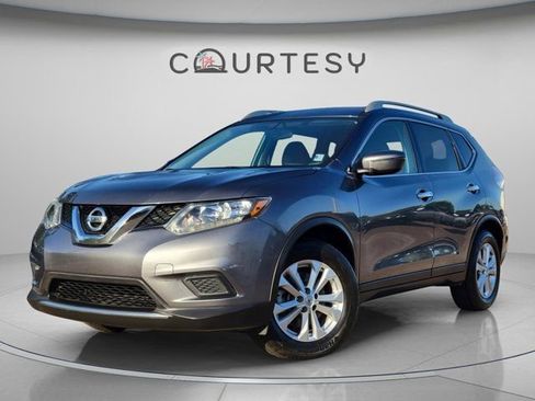 Used 2016 Nissan Rogue SV w/ SV Family Package FWD image 2