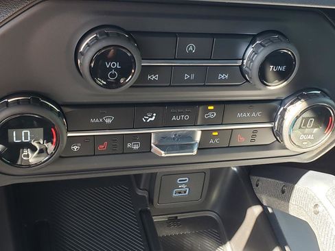 New 2025 Ford Bronco Outer Banks w/ Sasquatch Package image 27