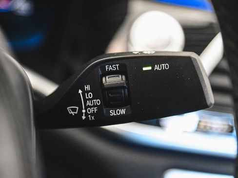 Used 2022 BMW 740i xDrive w/ M Sport Package image 29