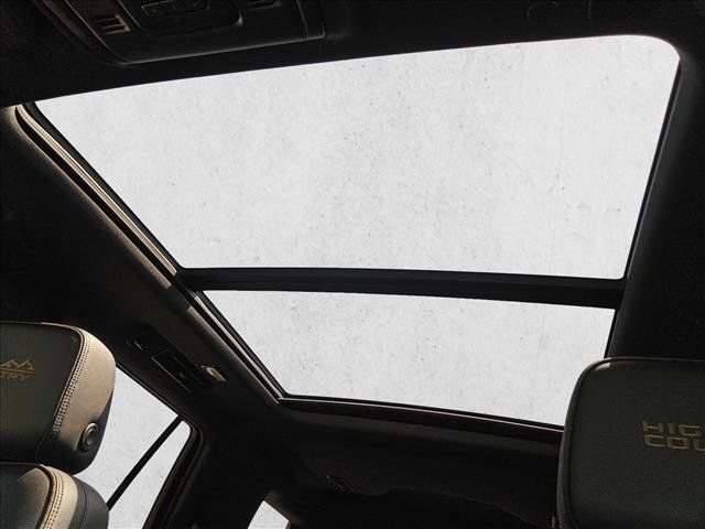 Used 2022 Chevrolet Tahoe High Country AWD/4WD image 15