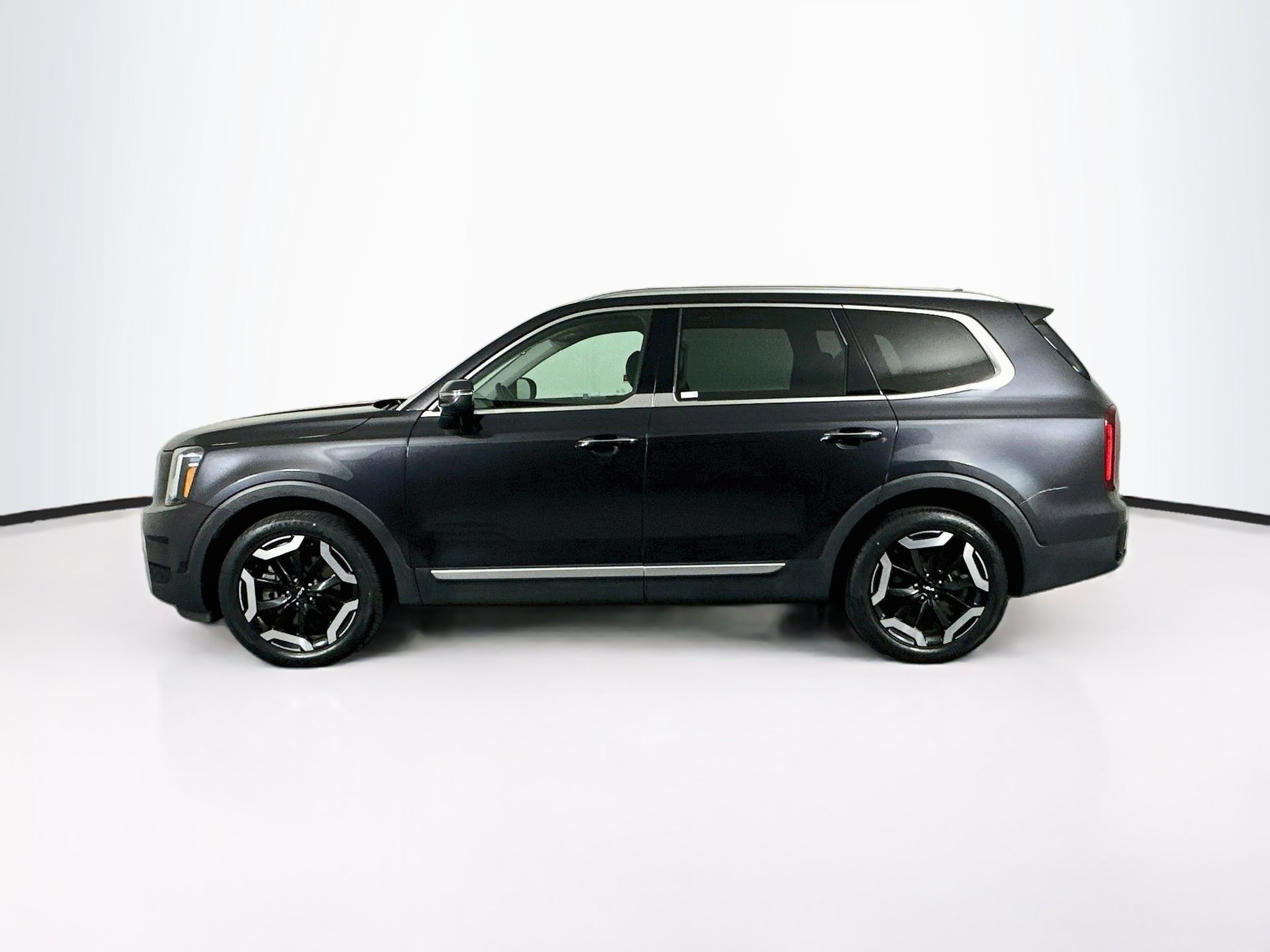 Used 2025 Kia Telluride S AWD/4WD image 4
