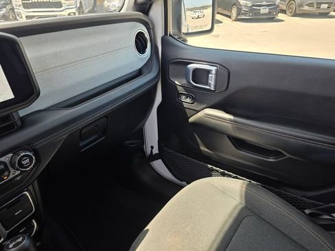 Used 2024 Jeep Wrangler Unlimited Sahara AWD/4WD image 33