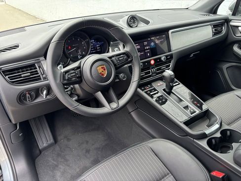 New 2026 Porsche Macan AWD/4WD image 4