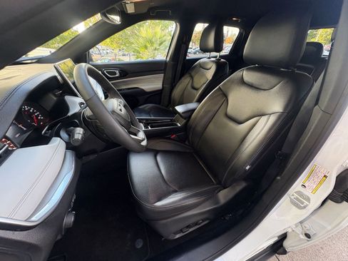 Used 2025 Jeep Compass Limited image 36