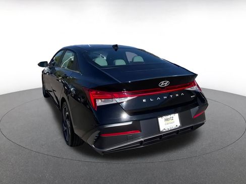 Used 2025 Hyundai Elantra Limited image 11