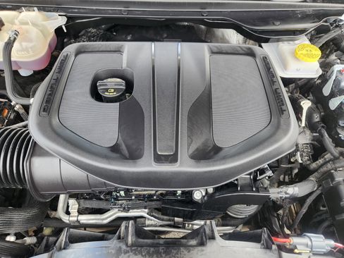 Used 2025 RAM 1500 Laramie AWD/4WD image 32