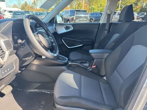 Used 2024 Kia Soul LX w/ Option Group 015 image 9