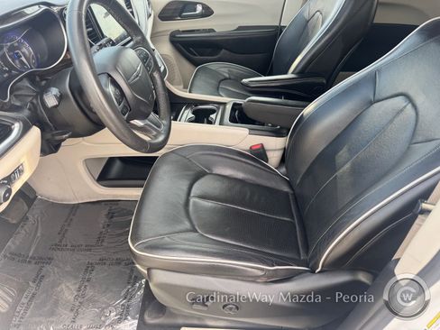 Used 2022 Chrysler Pacifica Limited image 19