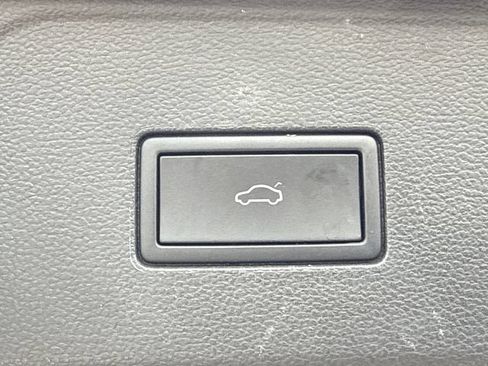 Used 2025 Volkswagen Atlas SE FWD image 19