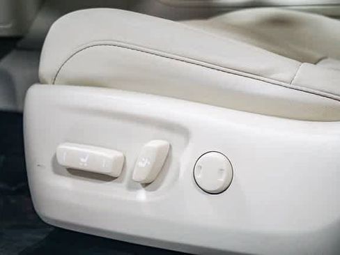 Used 2023 Lexus GX 460 Premium w/ Accessory Package image 22