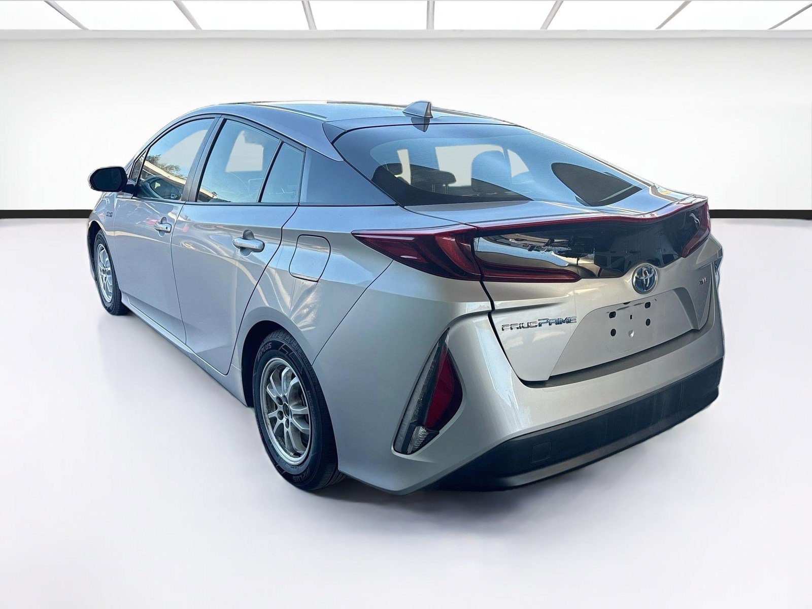 Used 2022 Toyota Prius Prime XLE FWD image 6