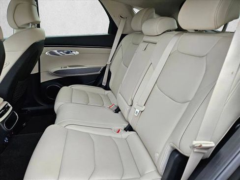 Used 2024 Genesis GV70 2.5T w/ Advanced Package AWD/4WD image 17