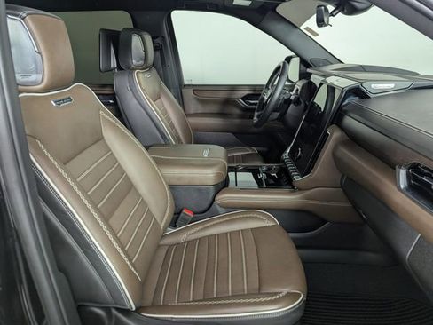 Used 2025 GMC Yukon XL Denali Ultimate image 24
