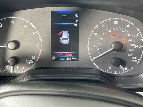 Used 2023 Toyota Corolla Cross L image 12